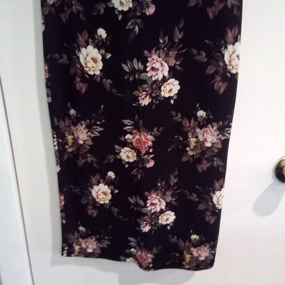 Forever 21 Mock Neck Floral Body Con Mid to Maxi - Picture 4 of 12